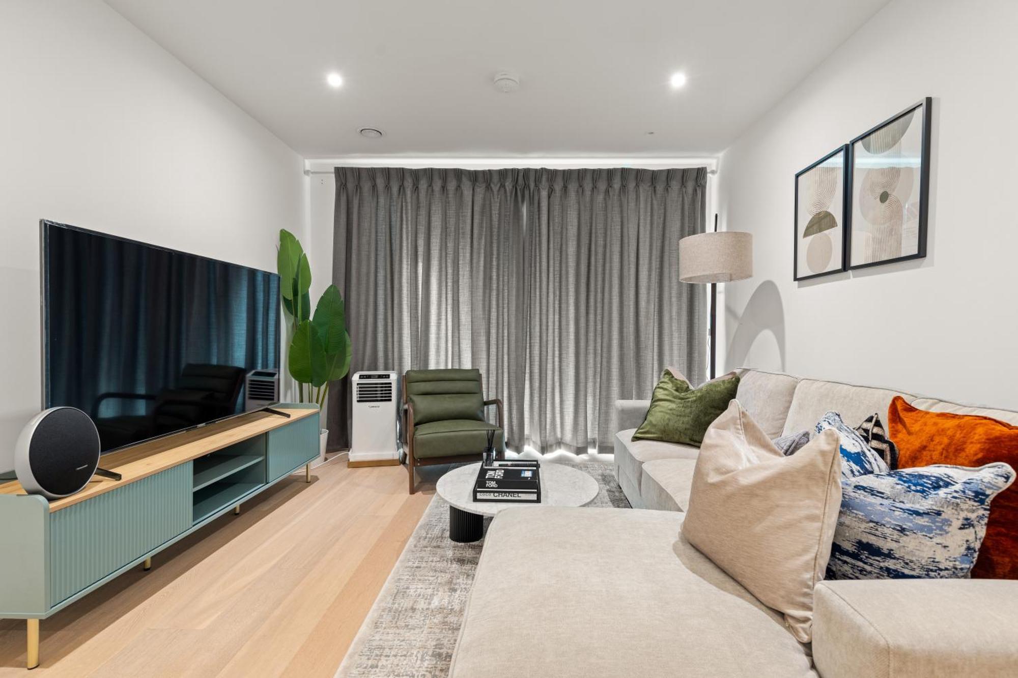Okanary Host Apartment London